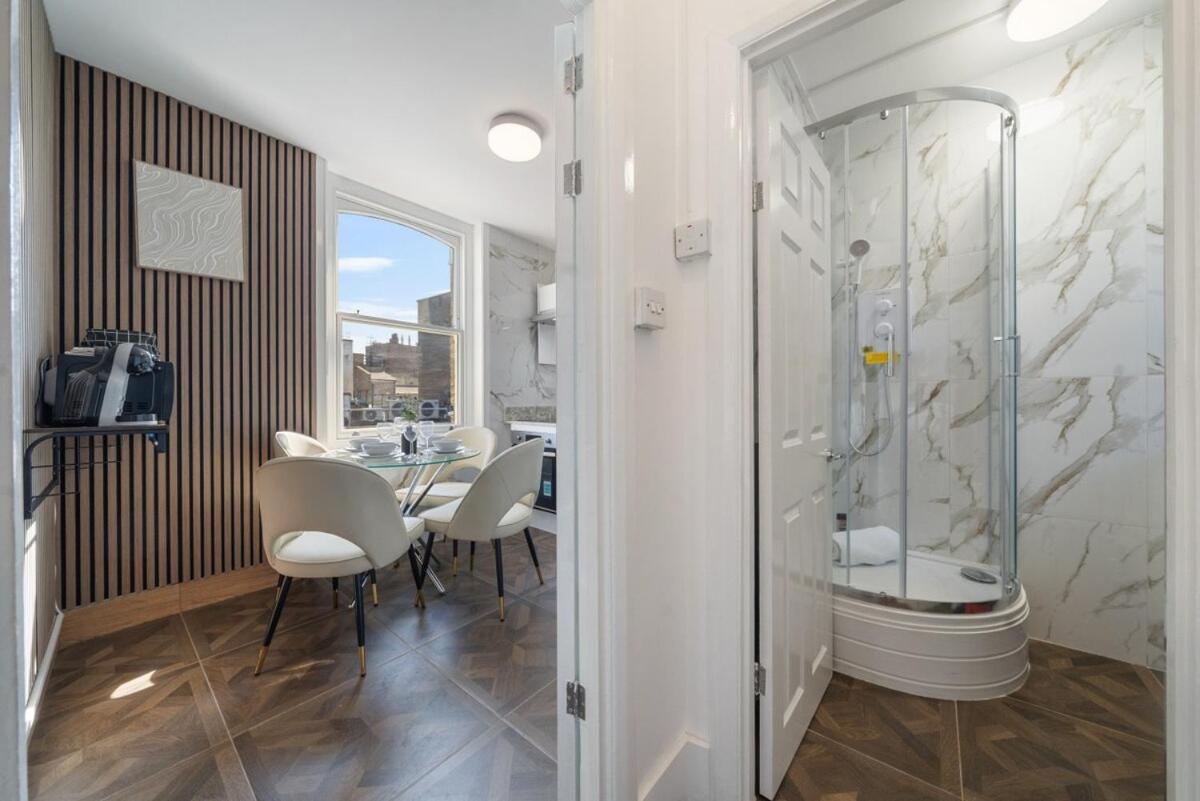 Appartement In The Heart Of Sohos Nightlife 3rd Floor No Lift Gs3 Londres