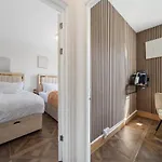Studio In The Heart Of Sohos Nightlife 3Rd Floor No Lift Gs3
