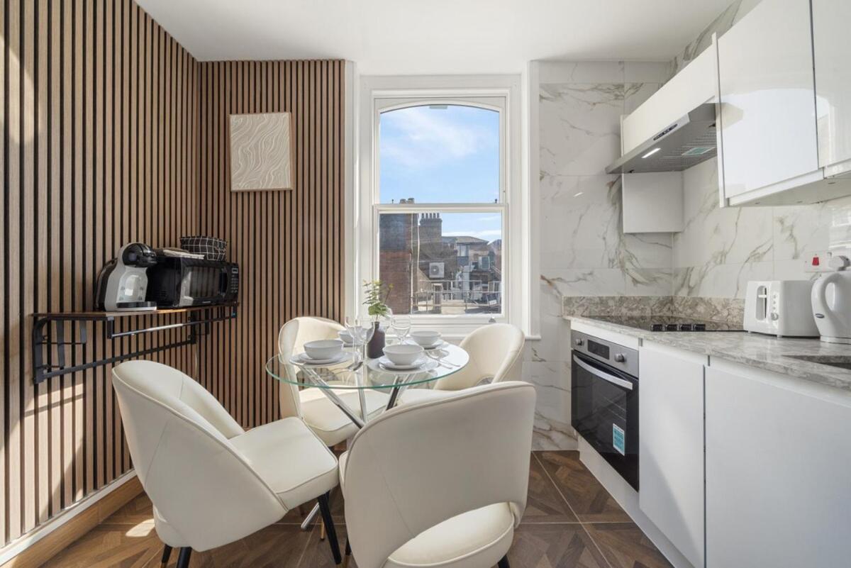 In The Heart Of Sohos Nightlife 3rd Floor No Lift Gs3 Apartamento