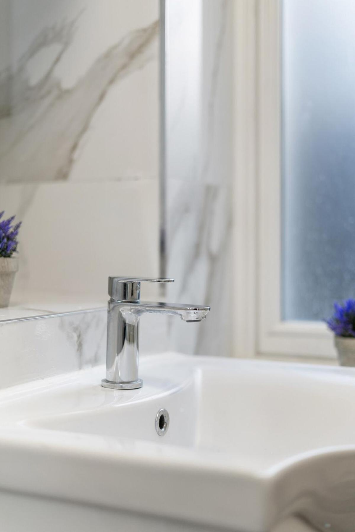 In The Heart Of Sohos Nightlife 3rd Floor No Lift Gs3 Apartamento Londres